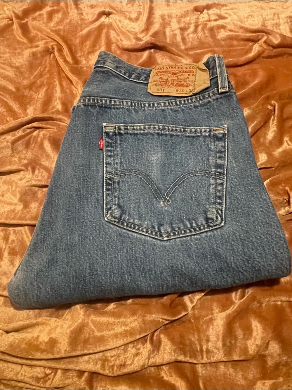 Vintage 90’s Levi's 501 Medium Blue Straight-Leg Denim Button Fly Jeans 36x3 - Picture 2 of 16